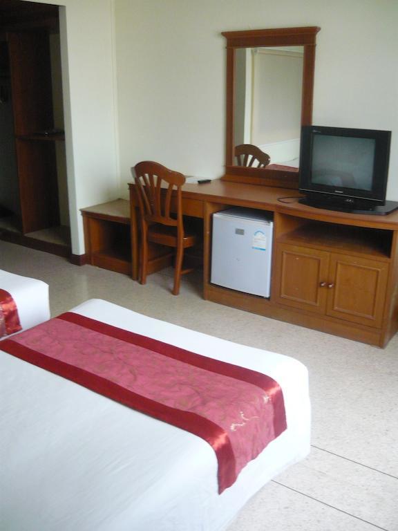 Morakot Twin Chumphon Hotel Room photo